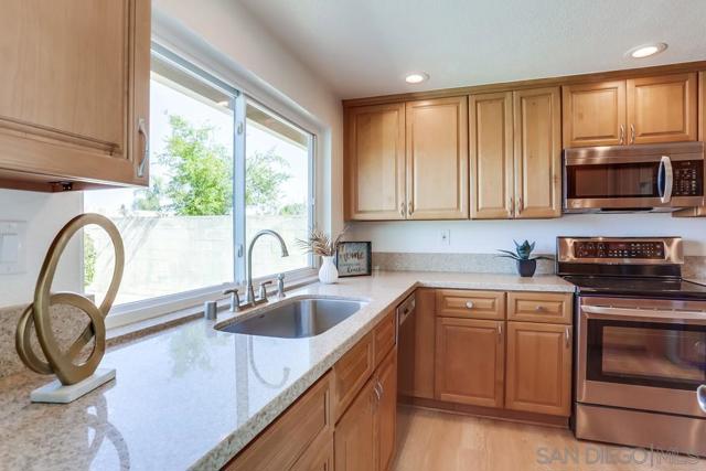 15034 Jenell St, Poway CA: https://media.crmls.org/mediaz/9702fc8d-b73f-4bc3-8b68-3ad9b4615ab0.jpg