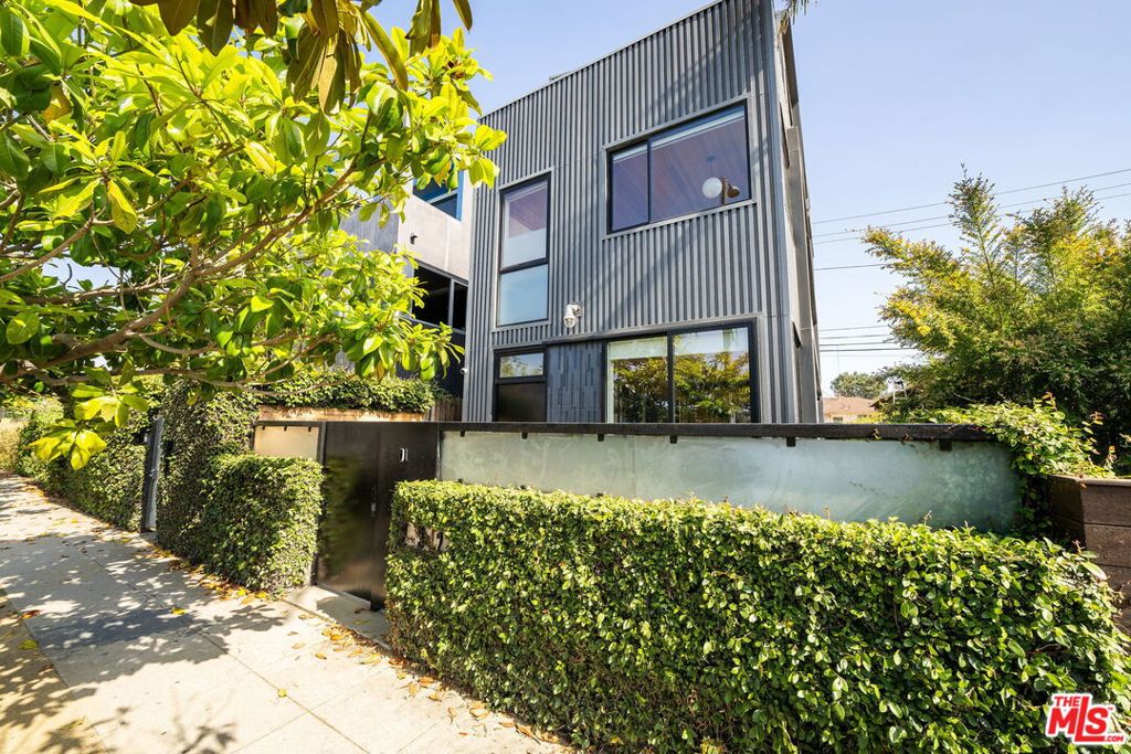 232 Grand Boulevard