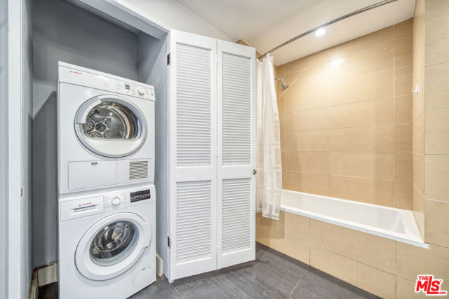460 S SPRING Street, Los Angeles CA: https://media.crmls.org/mediaz/97041278-8af2-4dda-8d12-e47a8d19f64e.jpg