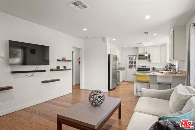 7427 Cleon Avenue, Sun Valley CA: https://media.crmls.org/mediaz/97043bdc-8c2a-43a1-a74d-2841b3d7167e.jpg