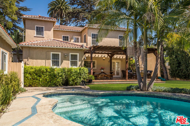 1709 Buckingham Road, Los Angeles CA: https://media.crmls.org/mediaz/97043da8-1132-424a-82dc-1ed73d49d5ac.jpg