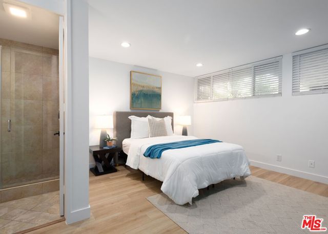 5901 Canterbury Drive, Culver City CA: https://media.crmls.org/mediaz/9704de59-4f43-4e33-95b4-b83d3e745200.jpg