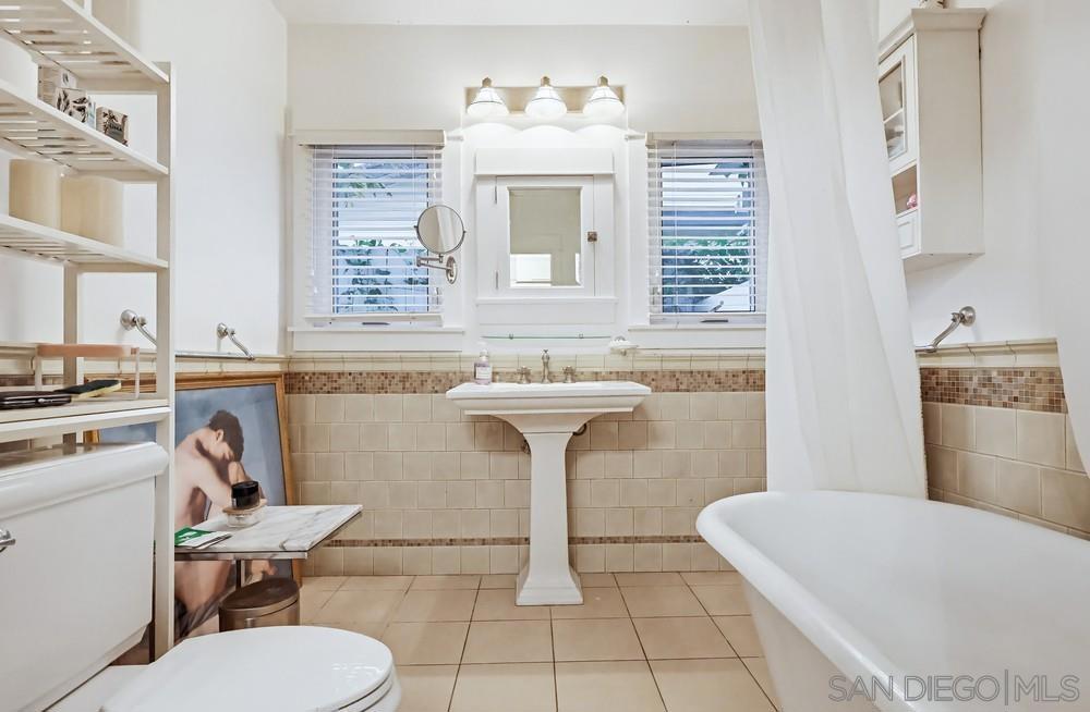 https://media.crmls.org/mediaz/970507eb-54b6-4e5b-9d9d-e62261d5c084.jpg?preset=X-Large