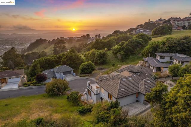 1580 Regency Ct, El Cerrito CA: https://media.crmls.org/mediaz/970521a3-dbbc-4e03-944d-354ae2f09876.jpg