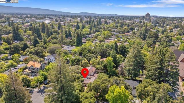 405 Kingsley Ave, Palo Alto CA: https://media.crmls.org/mediaz/9705b4c6-6159-44cb-b81c-e3050c3447d9.jpg