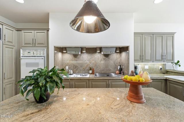 Detail Gallery Image 14 of 72 For 2317 Canyonback Rd, Los Angeles,  CA 90049 - 5 Beds | 5/1 Baths