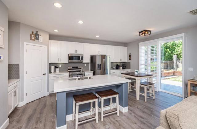 3417 River Shoal Avenue, Sacramento CA: https://media.crmls.org/mediaz/9705d3f4-f971-4e70-b4b8-45b9966e1ad0.jpg