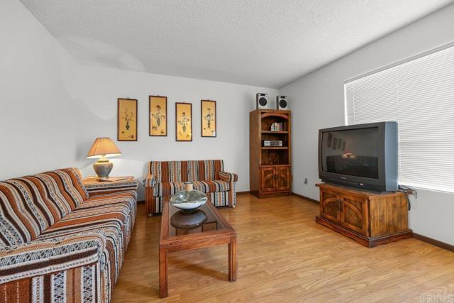 1079 Las Rosas Court, Chula Vista CA: https://media.crmls.org/mediaz/97060c31-2937-4b39-930b-0363c74cb0dd.jpg
