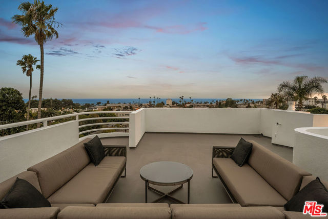 611 Pacific Street photo 2