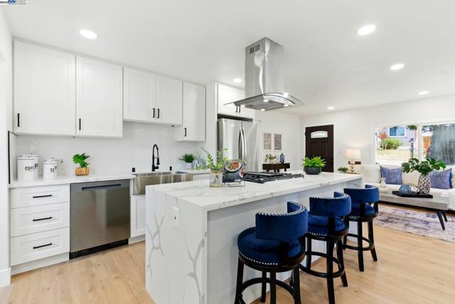 19157 Parsons Ave, Castro Valley CA: https://media.crmls.org/mediaz/9706b6c7-ddb0-4b55-915f-34931c00d3e0.jpg