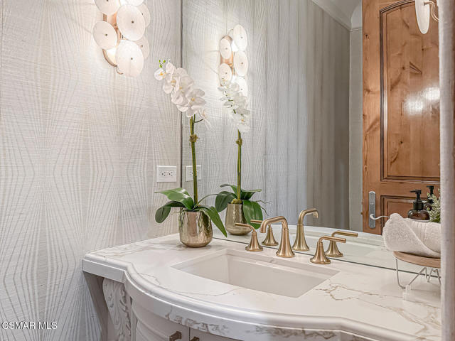 25877 Shady Oak Lane, Valencia CA: https://media.crmls.org/mediaz/97070b0c-82ab-4a5e-a607-d16b9e7e1d4c.jpg