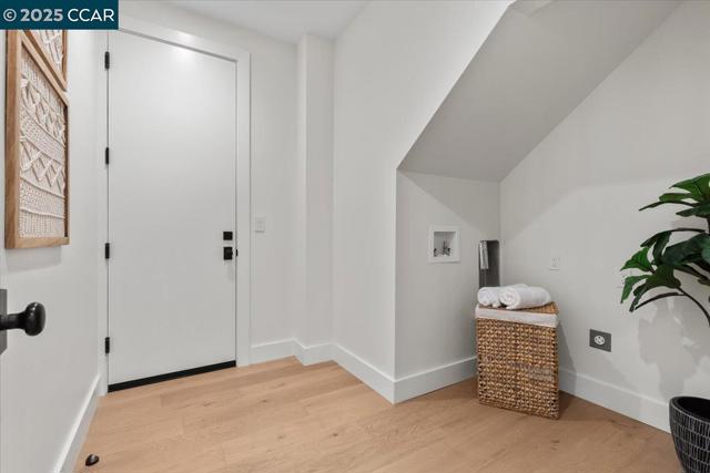 1045 Kains Ave, Albany CA: https://media.crmls.org/mediaz/9707bd3b-811d-4b42-b82c-6c45301d2994.jpg