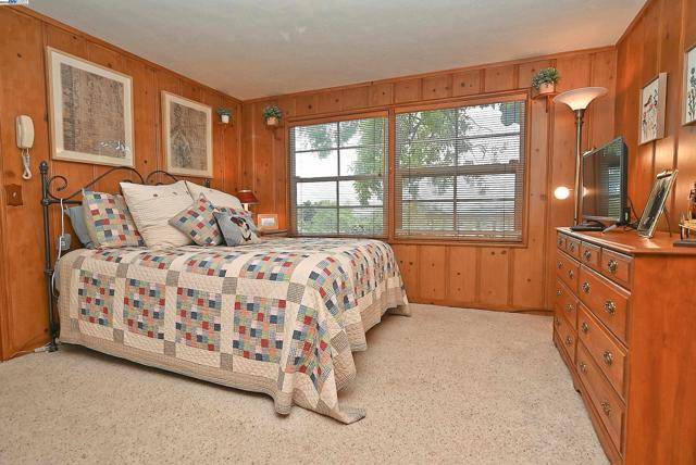1380 E Juana Ave, San Leandro CA: https://media.crmls.org/mediaz/9707beb2-d003-489f-99d4-ce939f03c616.jpg