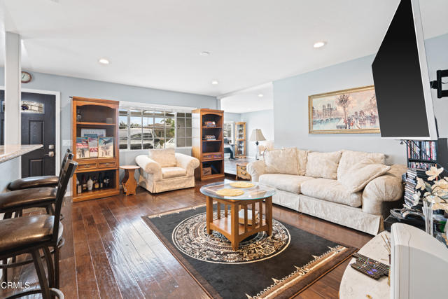 1257 S G Street, Oxnard CA: https://media.crmls.org/mediaz/9708367e-39fb-4574-880f-0ec0f7f33505.jpg
