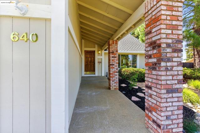 640 Mt Duncan, Clayton CA: https://media.crmls.org/mediaz/97088ce9-bfe6-4411-b8eb-75d97585bb97.jpg
