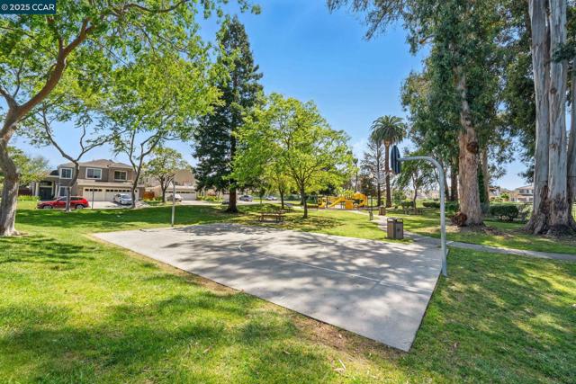 30300 Meridien Cir, Union City CA: https://media.crmls.org/mediaz/9708af7a-2fe1-4332-ba5e-5a0337059c76.jpg