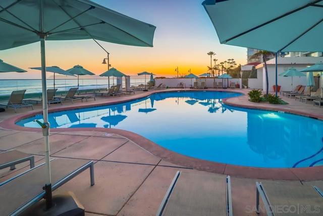 1720 Avenida Del Mundo, Coronado CA: https://media.crmls.org/mediaz/9708e682-abe1-4950-a78f-04448c145cf6.jpg
