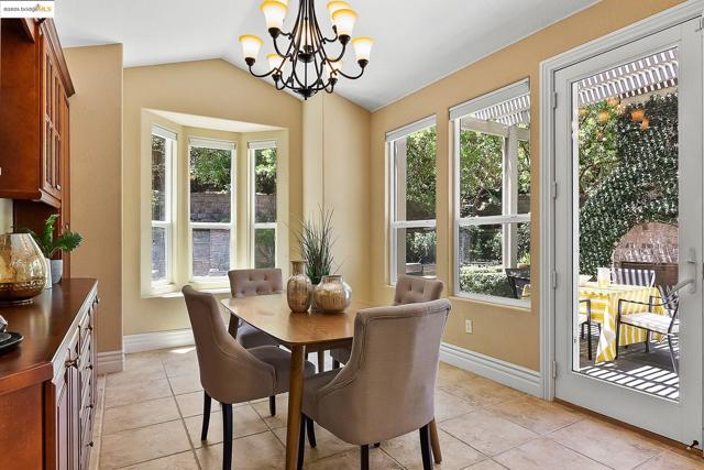 1101 Lafite Ct, Brentwood CA: https://media.crmls.org/mediaz/9709063b-b33c-4af8-9aab-a07afdd9a512.jpg