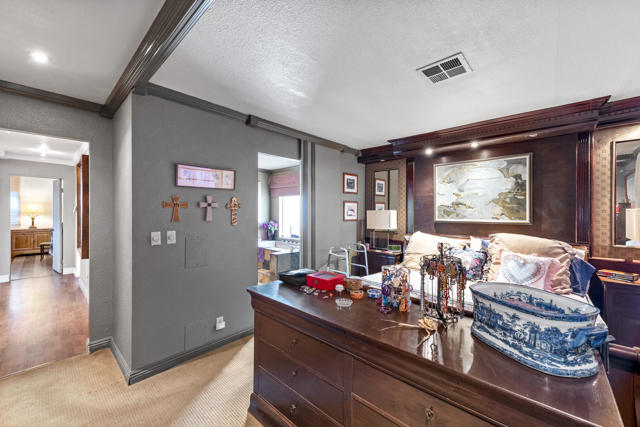 18 Calle De Las Nubes, Palm Springs CA: https://media.crmls.org/mediaz/970932db-f41b-4624-bfe2-a3ec6d0b38fc.jpg