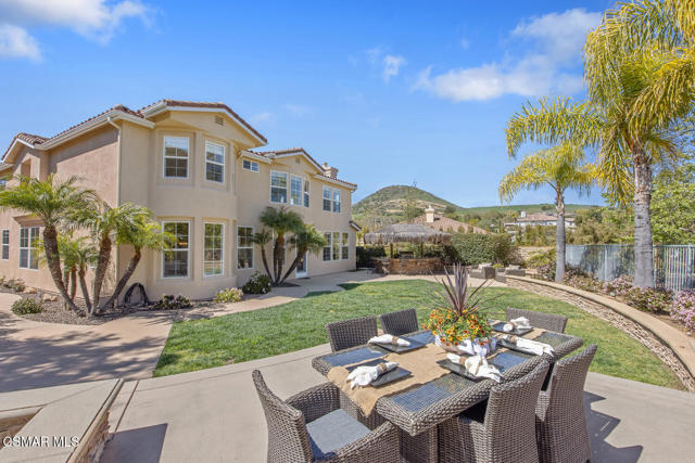3034 Heavenly Ridge Street, Thousand Oaks CA: https://media.crmls.org/mediaz/97095817-ef24-4325-83f8-9956bc0c79c8.jpg