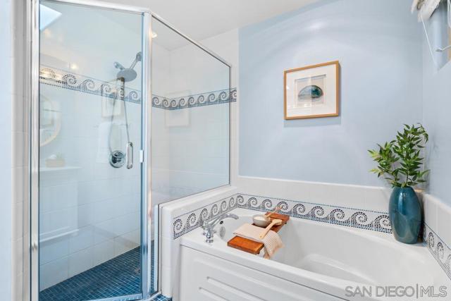 814 Kingston Ct, San Diego CA: https://media.crmls.org/mediaz/970a893f-e6df-4753-868c-4d3d6fc90bb0.jpg