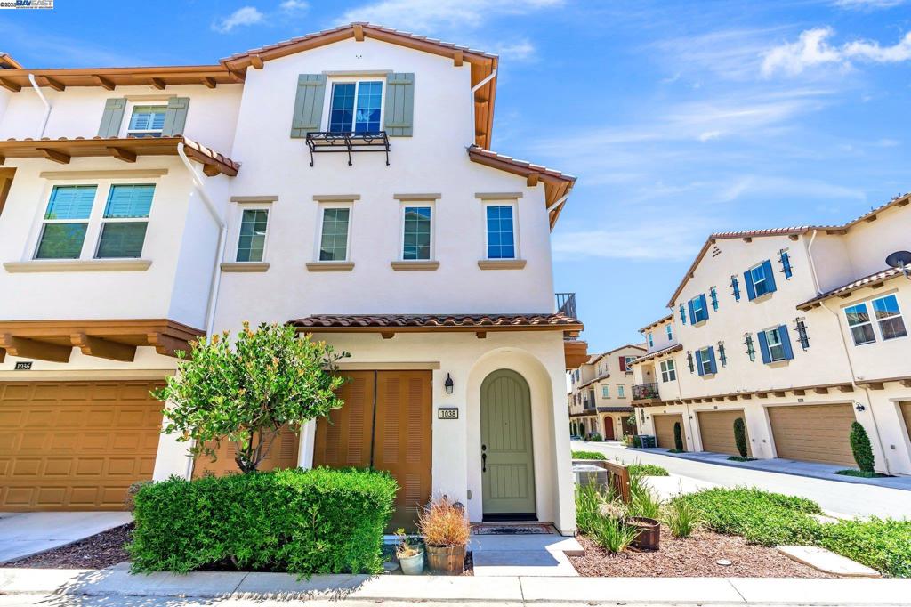 1038 S Monarch