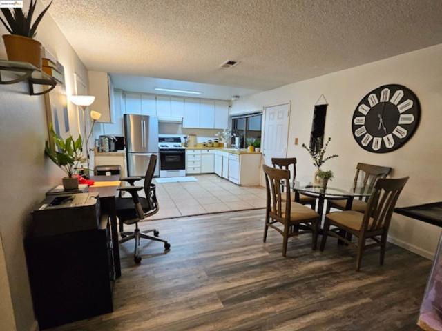 4500 Bell Ct, Richmond CA: https://media.crmls.org/mediaz/970aff8f-933f-449f-89c6-fc1130dde078.jpg