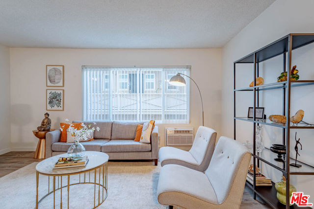 1833 N NORMANDIE Avenue, Los Angeles CA: https://media.crmls.org/mediaz/970b15f9-cd33-47b5-96ed-d52bae4c5b4f.jpg