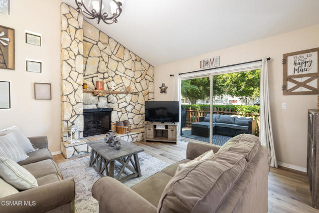 658 Rosewood Avenue, Camarillo CA: https://media.crmls.org/mediaz/970b7555-8382-4d14-8b0e-4120c0d3ba57.jpg