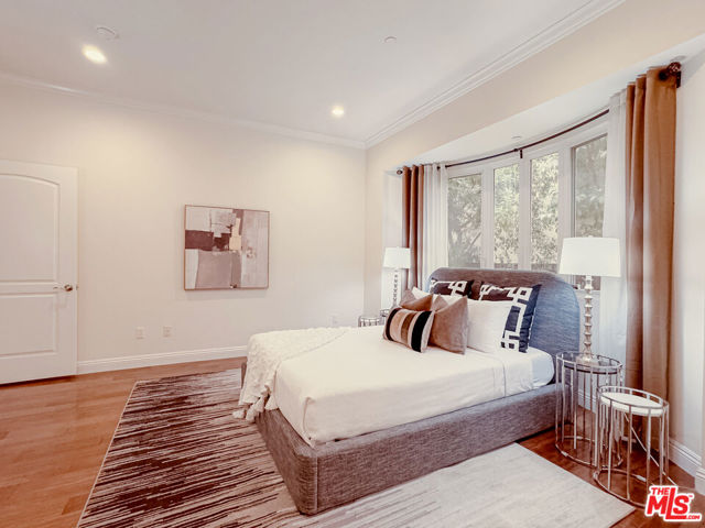 4848 Wilshire Boulevard, Los Angeles CA: https://media.crmls.org/mediaz/970baa55-c672-4b07-b4cc-b5a9f3d7cc03.jpg