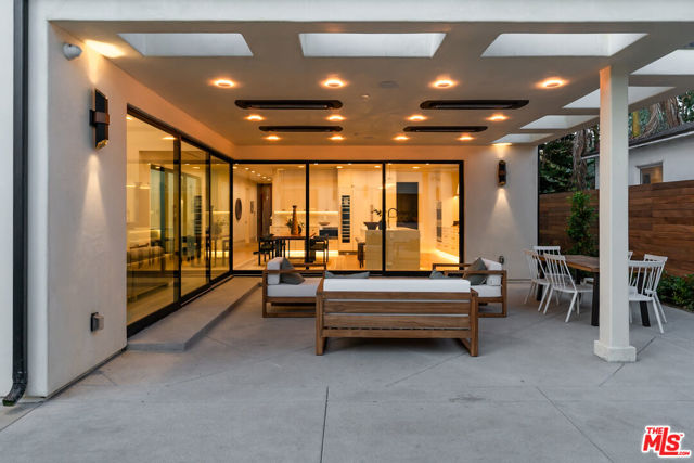 3076 Glenhurst Avenue, Los Angeles CA: https://media.crmls.org/mediaz/970c02ad-1d59-4efa-a4ce-e4d7aa601a8c.jpg