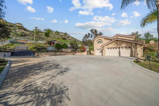 7102 Via Mariposa Norte, Bonsall CA: https://media.crmls.org/mediaz/970c1611-4ae2-46f9-88ab-e23fdb75af2d.jpg