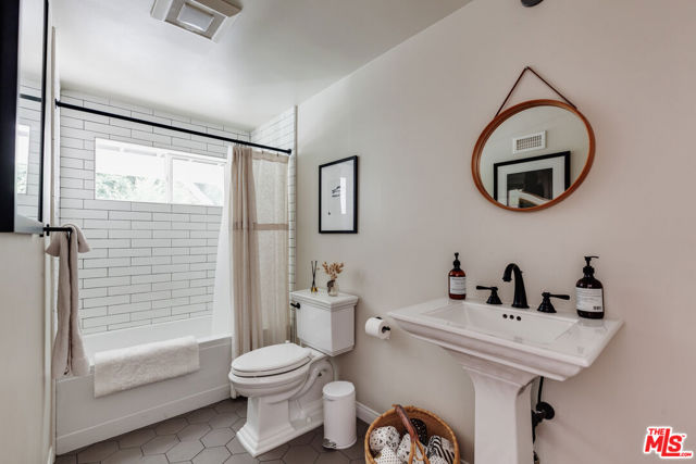 3629 Serra Road, Malibu CA: https://media.crmls.org/mediaz/970c1f56-23d8-4774-8074-3a34d8507b91.jpg