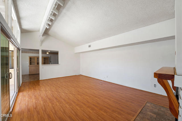 10215 Alexandria Street, Ventura CA: https://media.crmls.org/mediaz/970d3062-52d3-4517-a135-7786b1426f04.jpg