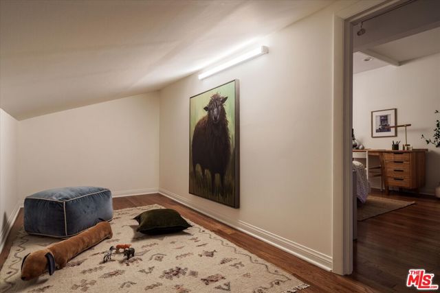 5657 Valley Oak Drive, Los Angeles CA: https://media.crmls.org/mediaz/970dcdc8-e411-4c90-83c7-567575913fc9.jpg