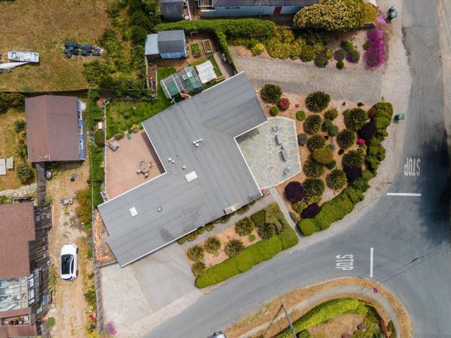 816 Park Avenue, Moss Beach CA: https://media.crmls.org/mediaz/970dfa38-5e7f-4c90-8cde-9b9fa15d8e99.jpg