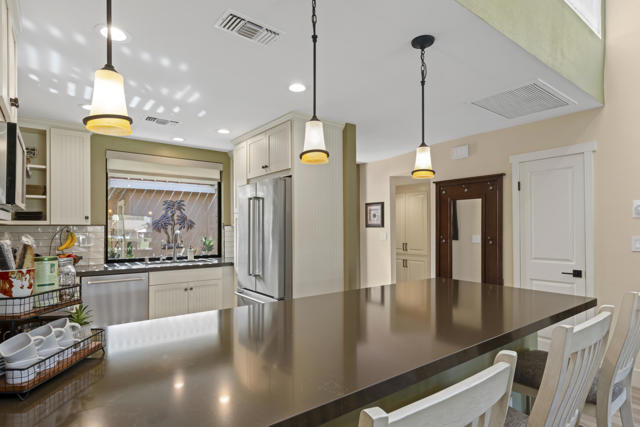 111 Juan Circle, Palm Desert CA: https://media.crmls.org/mediaz/970e036e-f5f5-4c95-9680-7f966afafe31.jpg