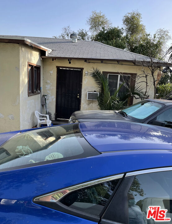 10214 Marcus Avenue Tujunga, California This home has tons of potential with a huge lot!!! 2 Bedroom/1 Bathroom * 924 sqft * 9,591 sqft Lot. Close to shops, parks, schools, dining and much more! Property needs work and will be sold AS IS. Tenant occupied and will be delivered vacant. Don't miss this opportunity to make this your dream home!