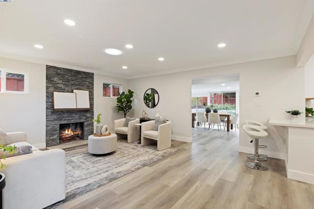 1692 Maryland St, Redwood City CA: https://media.crmls.org/mediaz/970e8abf-b297-4e12-8e45-27fc128e5f00.jpg