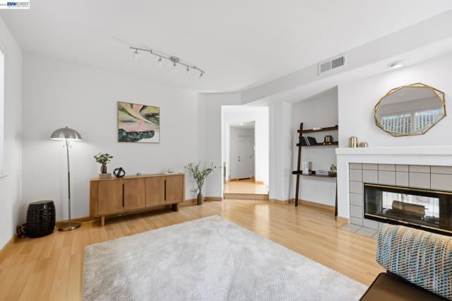 906 Vista Pointe Dr, San Ramon CA: https://media.crmls.org/mediaz/970f24af-407d-43af-81bd-a3273c0517b1.jpg