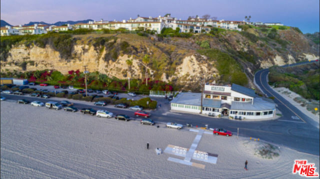 29700 Zuma Bay Way, Malibu CA: https://media.crmls.org/mediaz/970f4c16-85bb-4b3c-90c2-88f483e94bd7.jpg