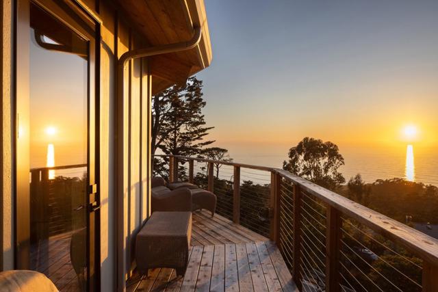 209 Crest Road, Carmel CA: https://media.crmls.org/mediaz/970ff6c1-9e01-4679-82aa-40d119288ccd.jpg