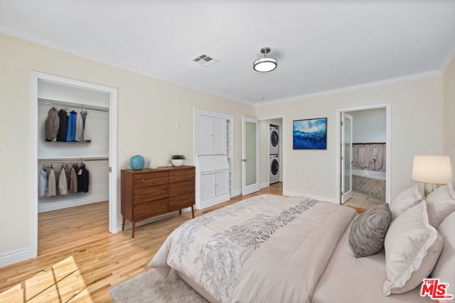 2376 Dewey Street, Santa Monica CA: https://media.crmls.org/mediaz/97100992-8947-4a7a-acee-eac5b66778b5.jpg