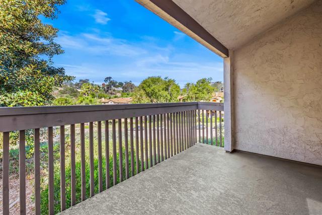 8561 Villa La Jolla Dr, La Jolla CA: https://media.crmls.org/mediaz/97100d1c-6c6f-4a64-9129-1b0ef16b6570.jpg