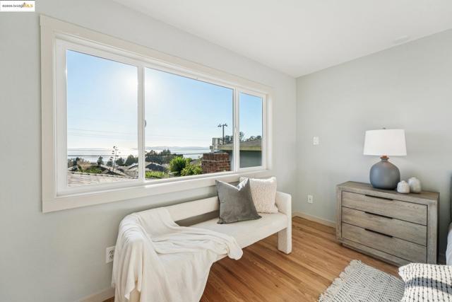 19 Highland Blvd, Kensington CA: https://media.crmls.org/mediaz/971027eb-b120-4740-a57f-fff60d214206.jpg