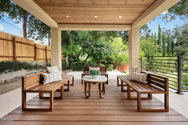5008 La Canada Boulevard, La Canada Flintridge CA: https://media.crmls.org/mediaz/9710bb98-9f6e-460c-9566-5e9e08017a8b.jpg
