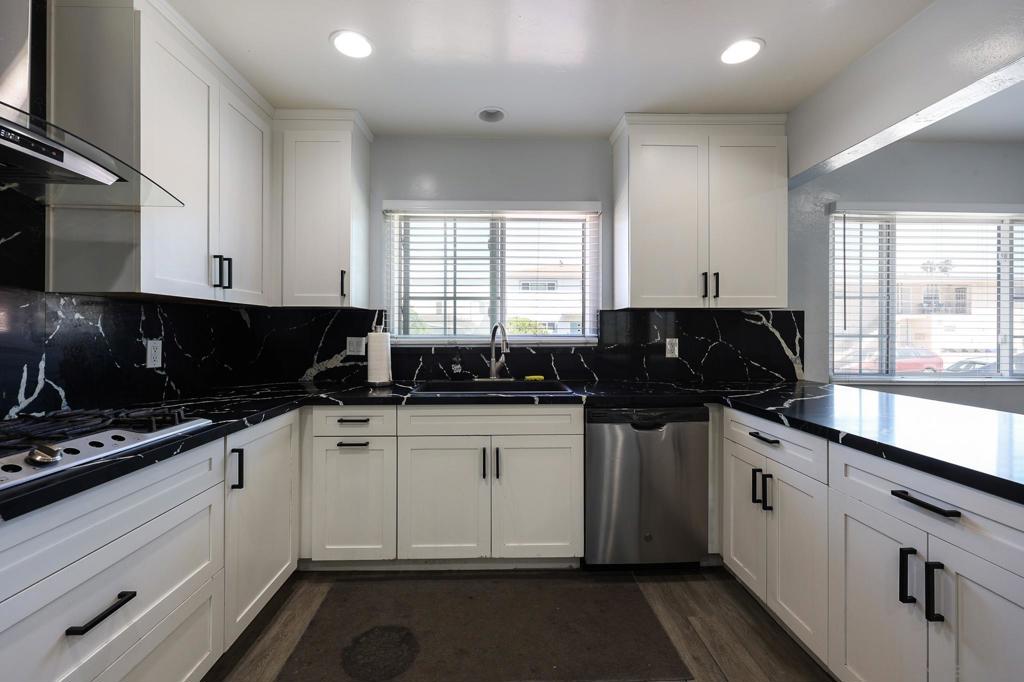 1840 Locust St - photo 4