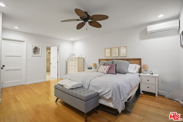 4546 Allott Avenue, Sherman Oaks CA: https://media.crmls.org/mediaz/97111f58-322a-481d-ba5a-c944dbb080ce.jpg