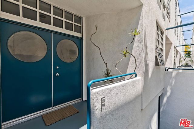 2336 28th Street, Santa Monica CA: https://media.crmls.org/mediaz/971132c8-79c9-4294-ae85-73dfb08f6b84.jpg