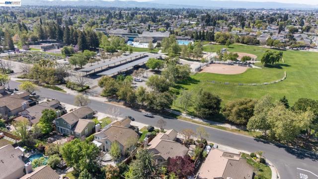 Image 36 of 40 For 912 Loyola Way